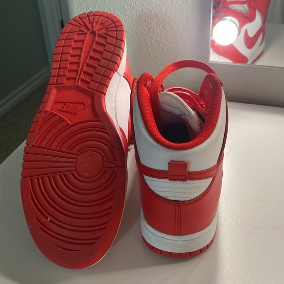 Red Championship dunks size 10 in men’s - Picture 4 of 4